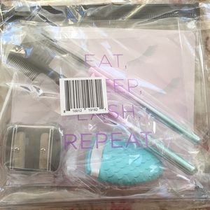 Brow/ eyelash grooming tool kit.